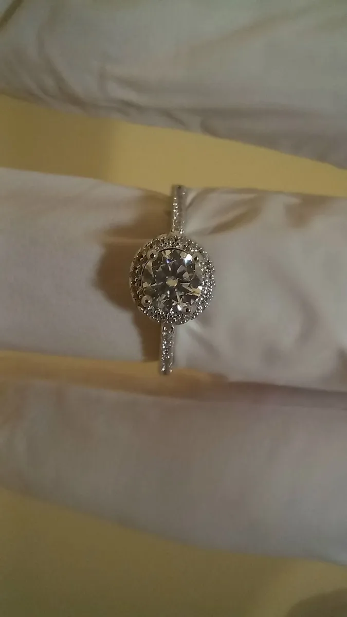 VVS1 Engagement Ring Moissanite - Image 2