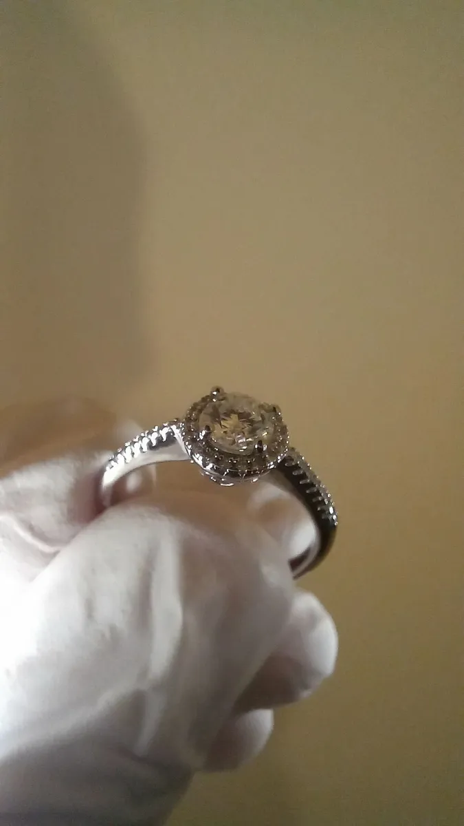 VVS1 Engagement Ring Moissanite - Image 1