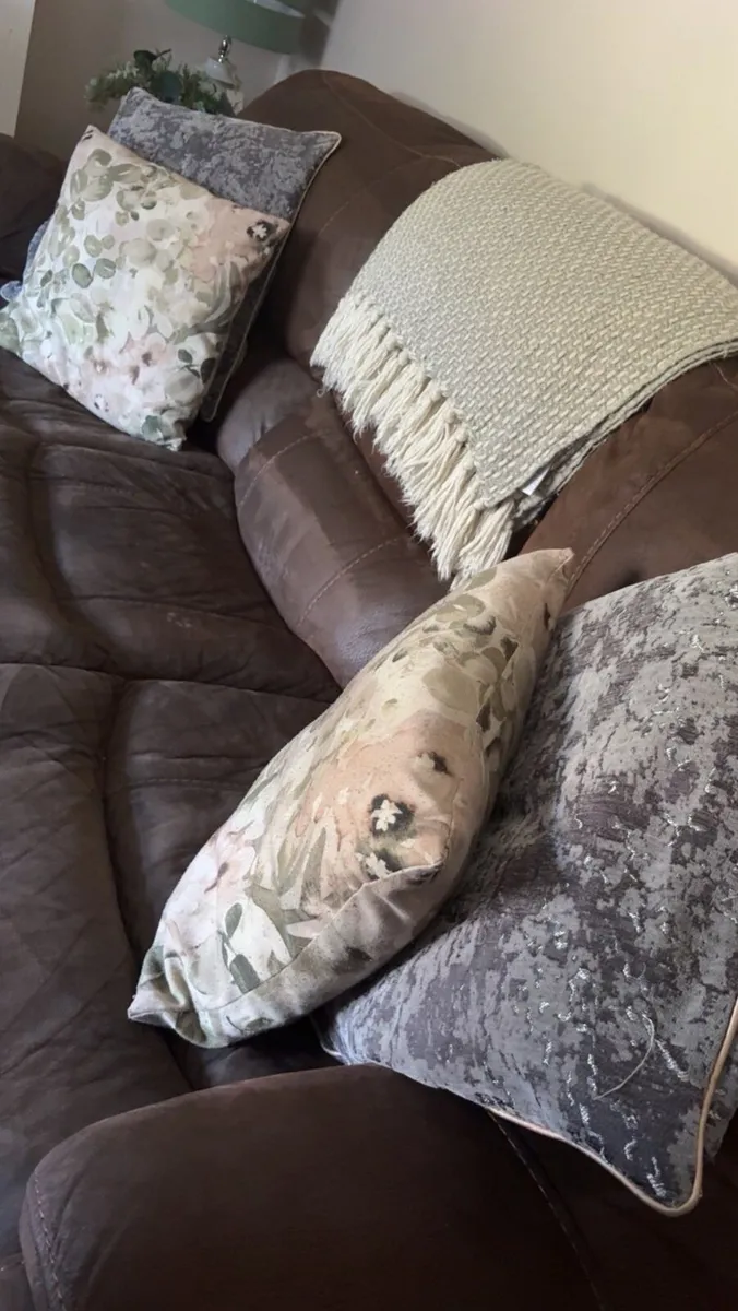 3 piece Suite Furniture - Image 2