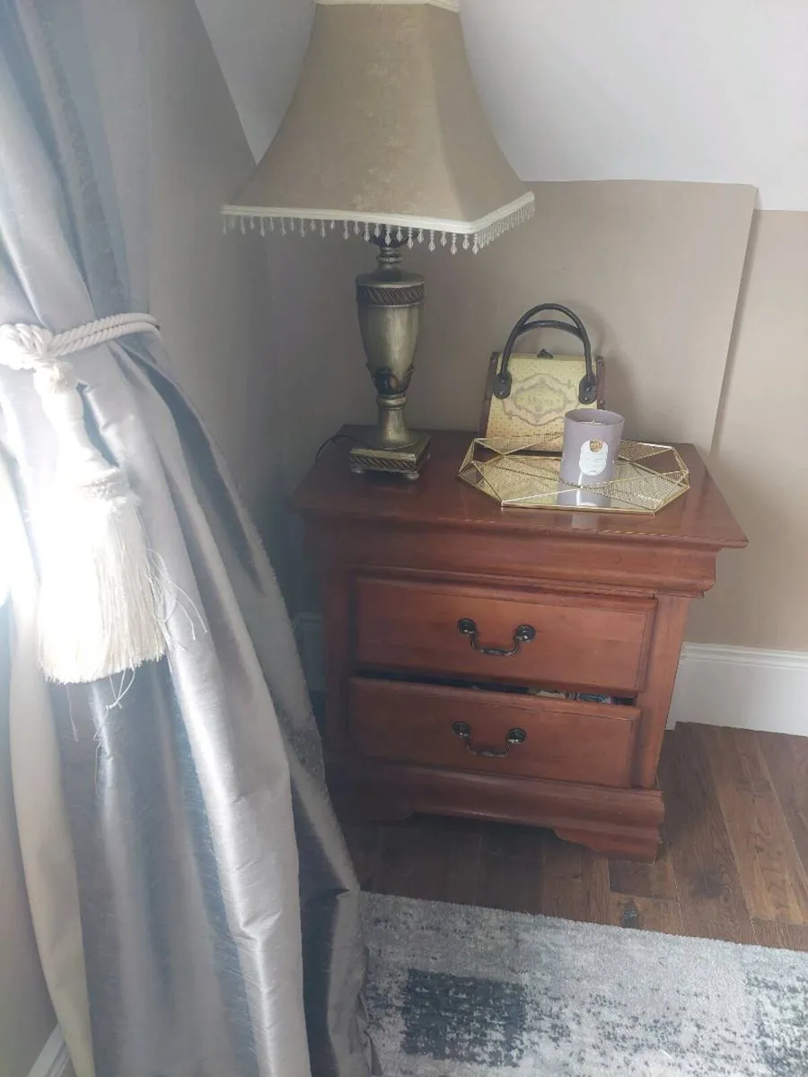 Mahogany sleigh bed 5ft and lockers - Image 4