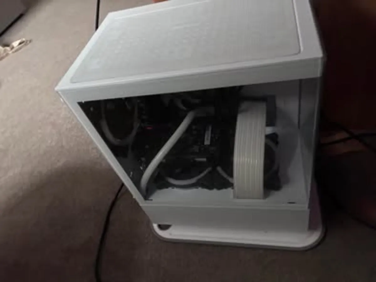 Gaming Pc & Monitor - Image 1