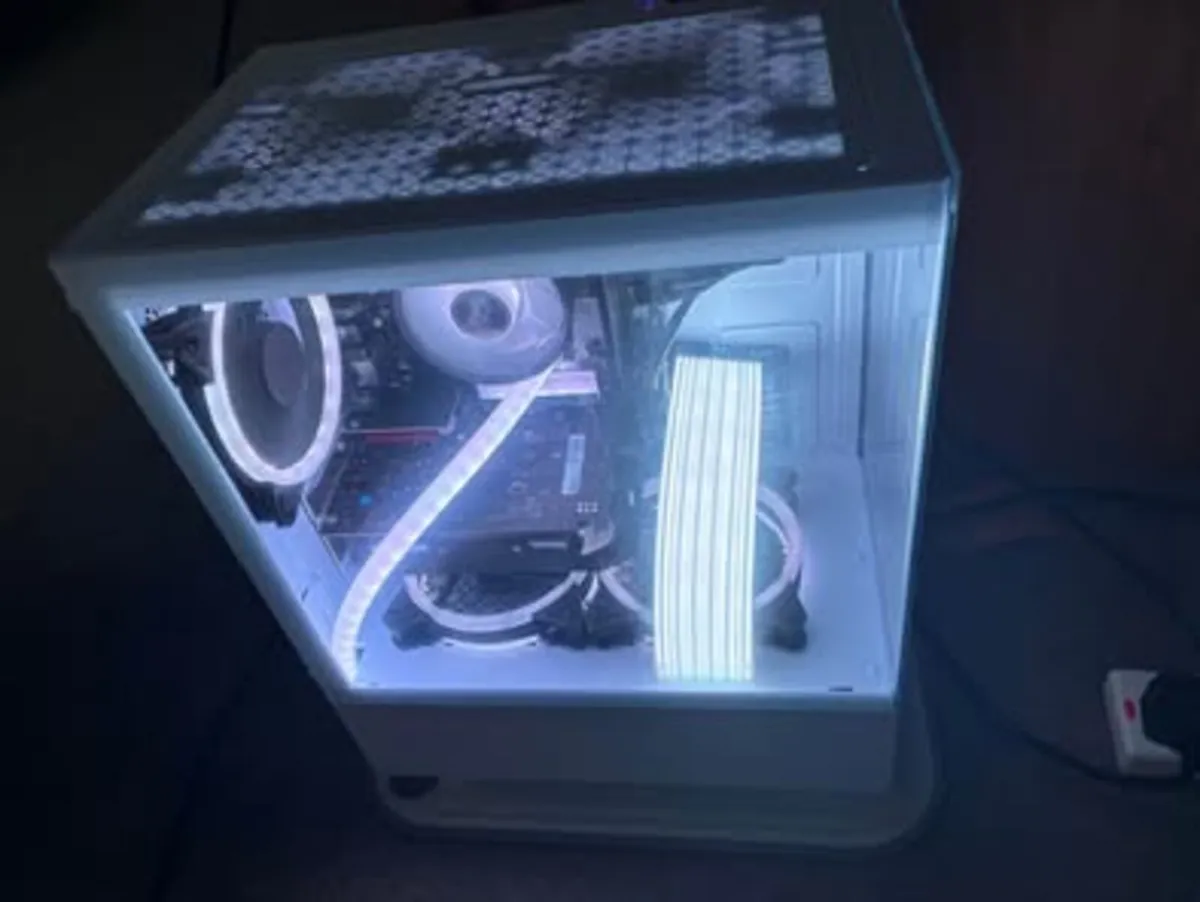 Gaming Pc & Monitor - Image 2