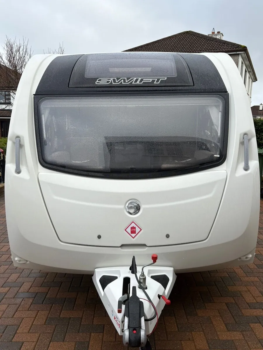 Swift Ace Envoy caravan - Image 4