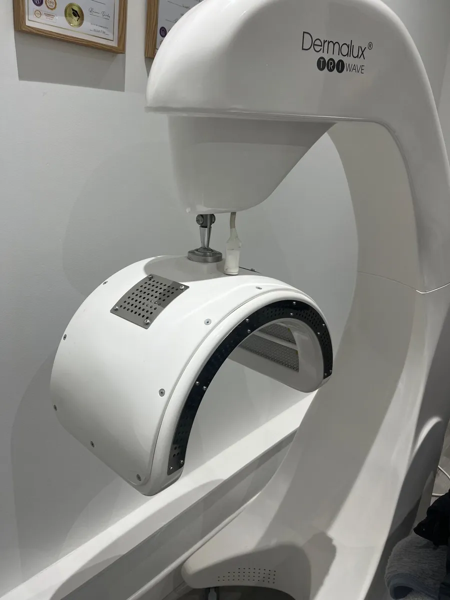 Dermalux Tri wave - Image 1