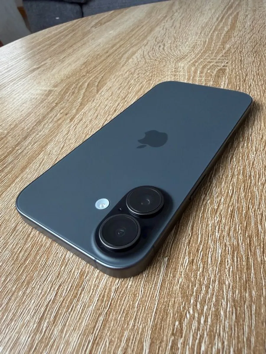 Apple iPhone 17 256GB unlocked in excellent condition. - Image 3