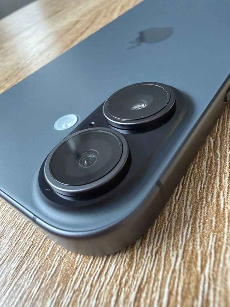 Apple iPhone 17 256GB unlocked in excellent condition. - Image 4