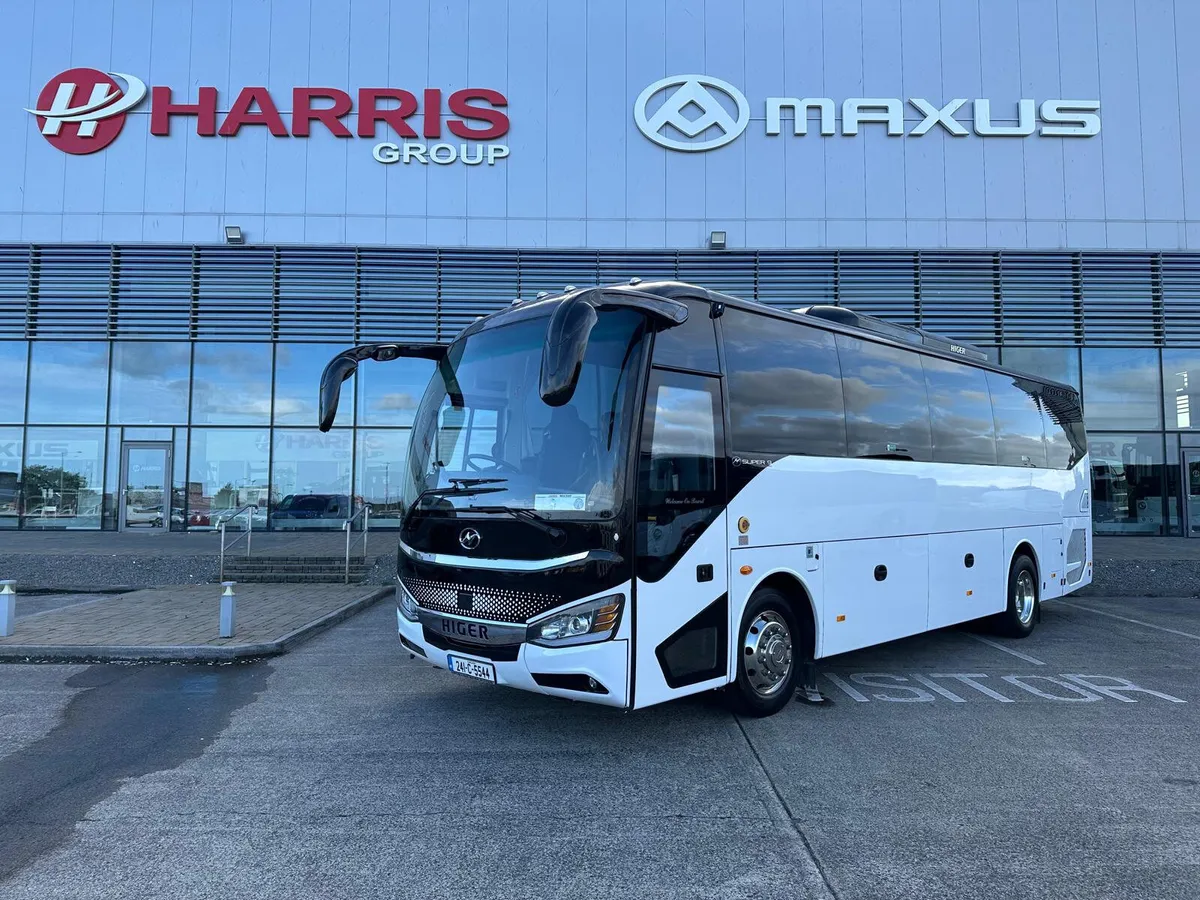 241 Higer Super 9 41 + G - Image 2