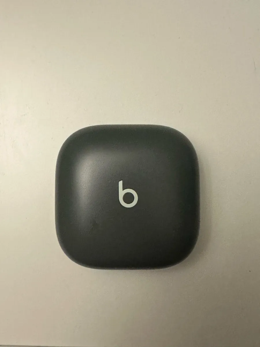 Apple Beats Pro - Image 1