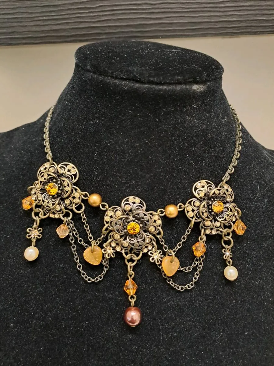 Vintage Style Bronze Tone Floral Necklace - Image 2