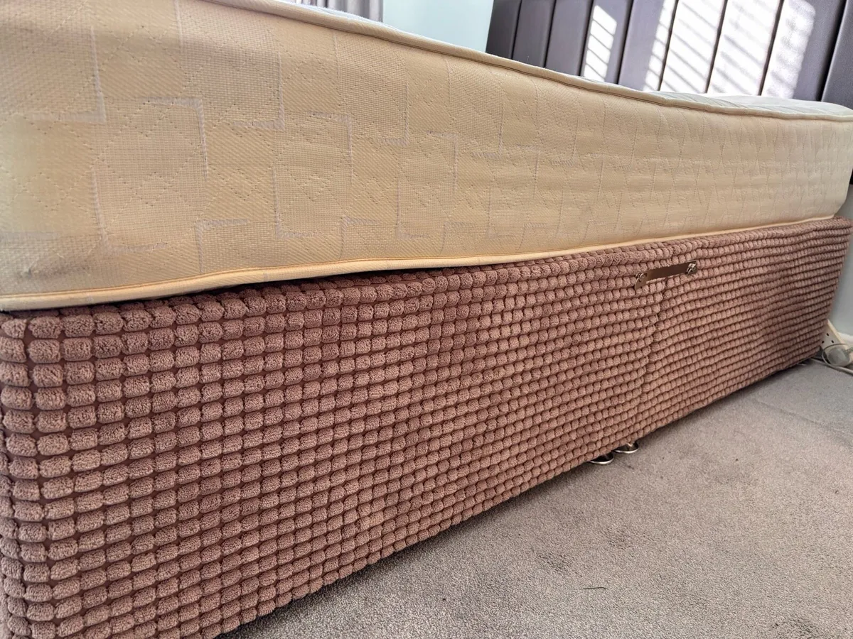 Double Bed - Image 3