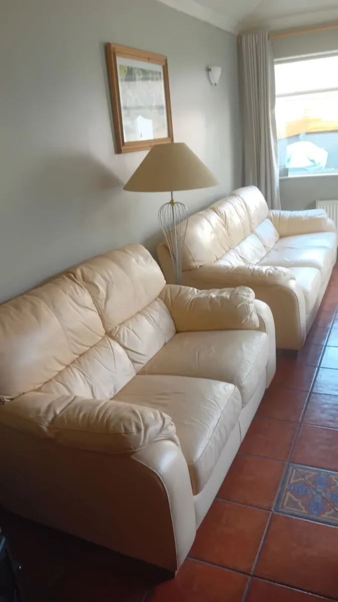 3&2 seater leather couch with a recliner seat - Image 2