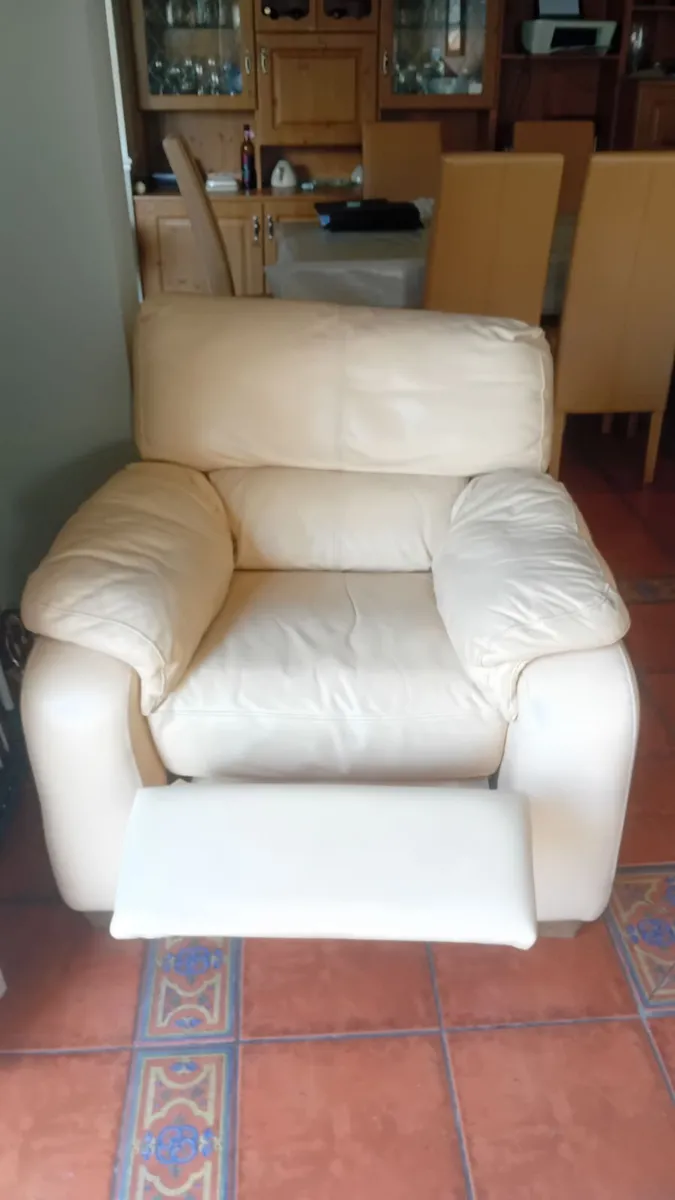 3&2 seater leather couch with a recliner seat - Image 1