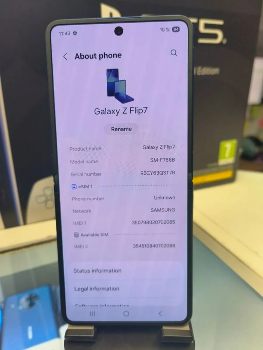 Samsung Galaxy Z Flip7 256GB 12 GB RAM Blue Shadow, Dual Sim Unlocked to All Networks (Was DMD) - Image 4