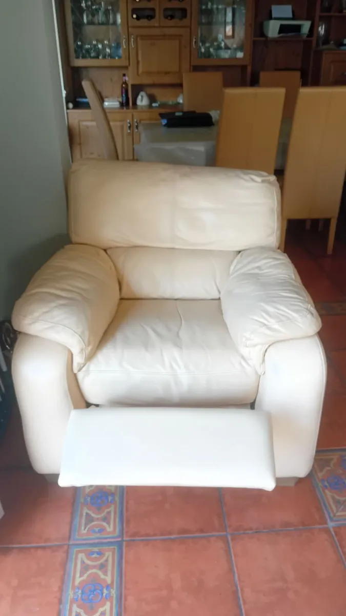 3&2 seater leather couch with a recliner seat - Image 4