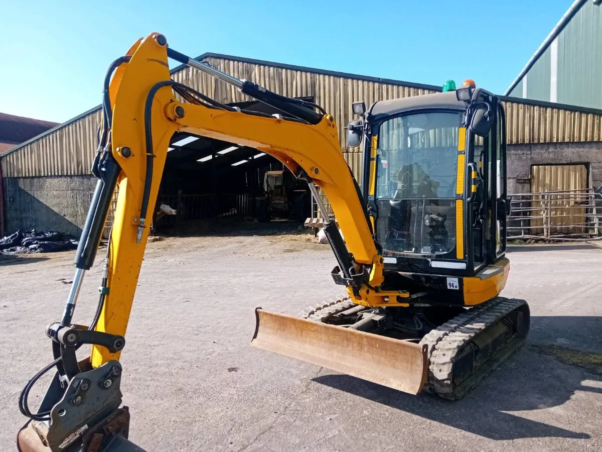 JCB mini digger - Image 4