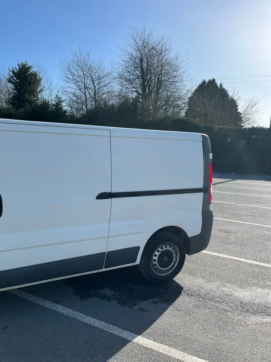 2014 Vivaro 189 kilometres New Doe - Image 3