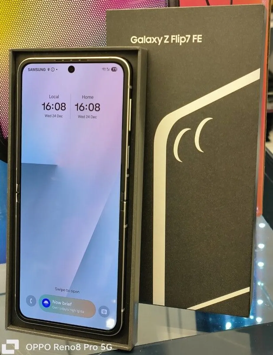 Samsung Galaxy Z Flip7 FE 128GB Dual Sim Unlocked White Excellent - Image 3