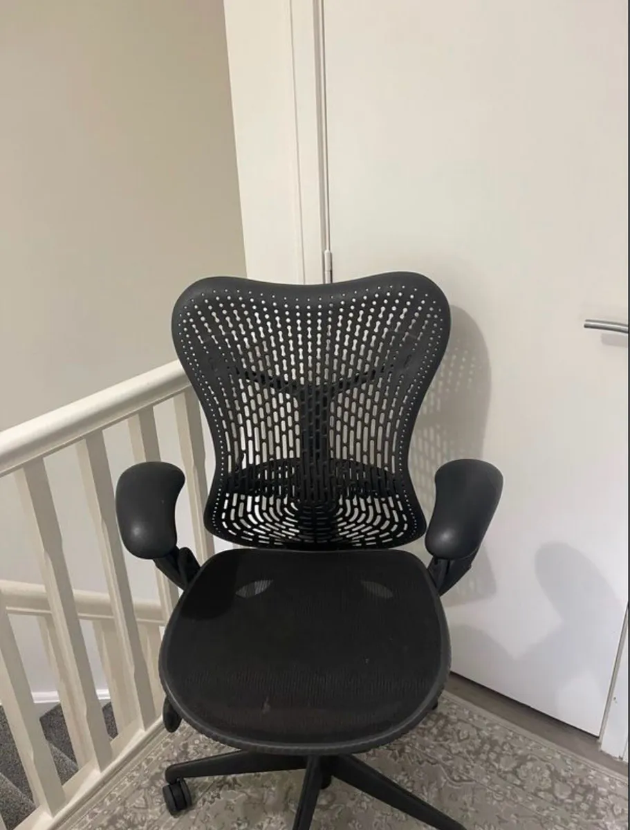 Herman miller mirra 1 Office chair - Image 2