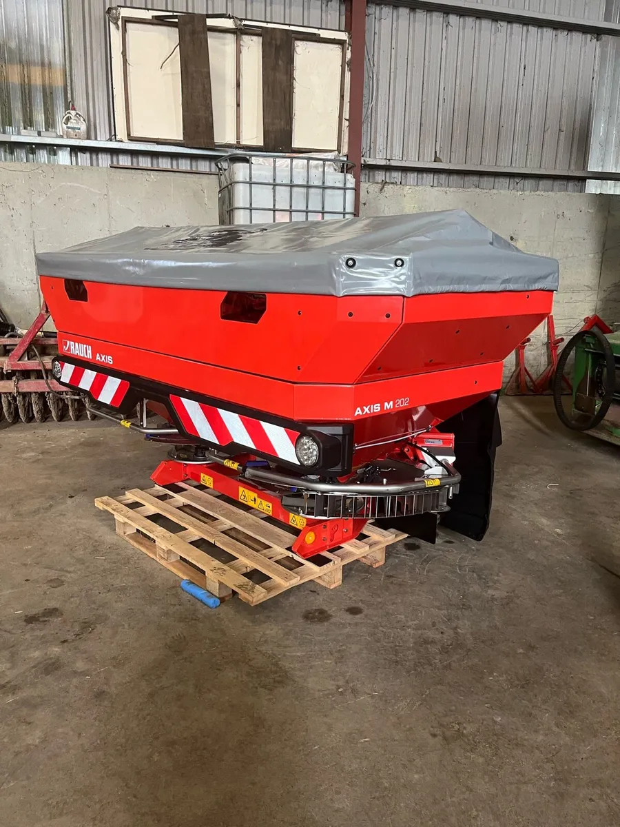 Fertliser spreader - Image 2