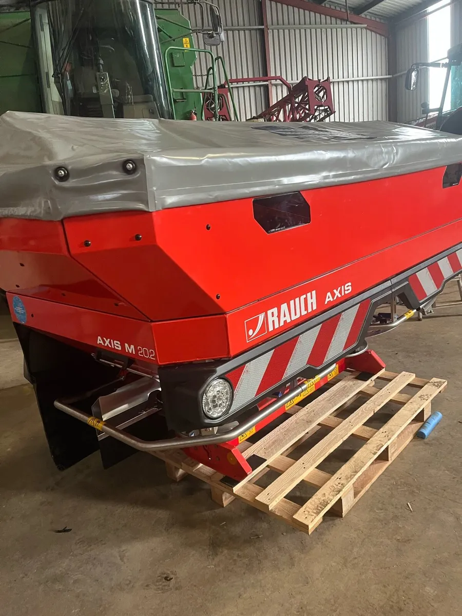 Fertliser spreader - Image 3