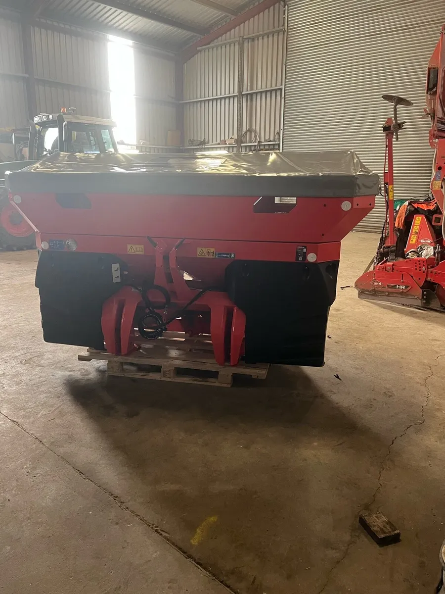 Fertliser spreader - Image 4