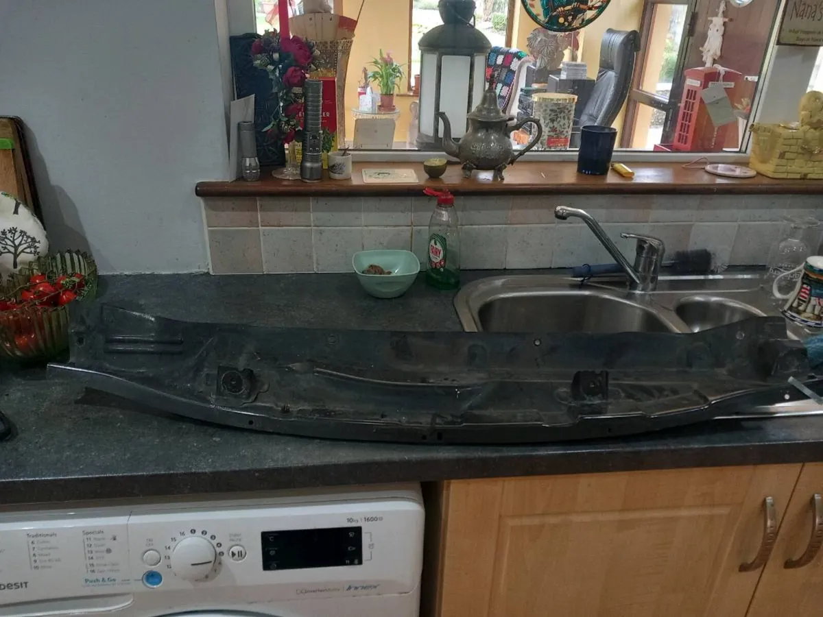 Windscreen wiper panel - Image 1