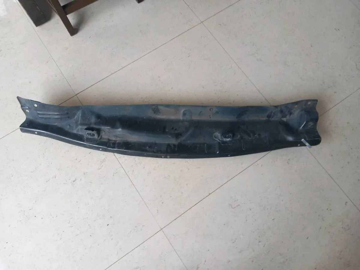 Windscreen wiper panel - Image 3