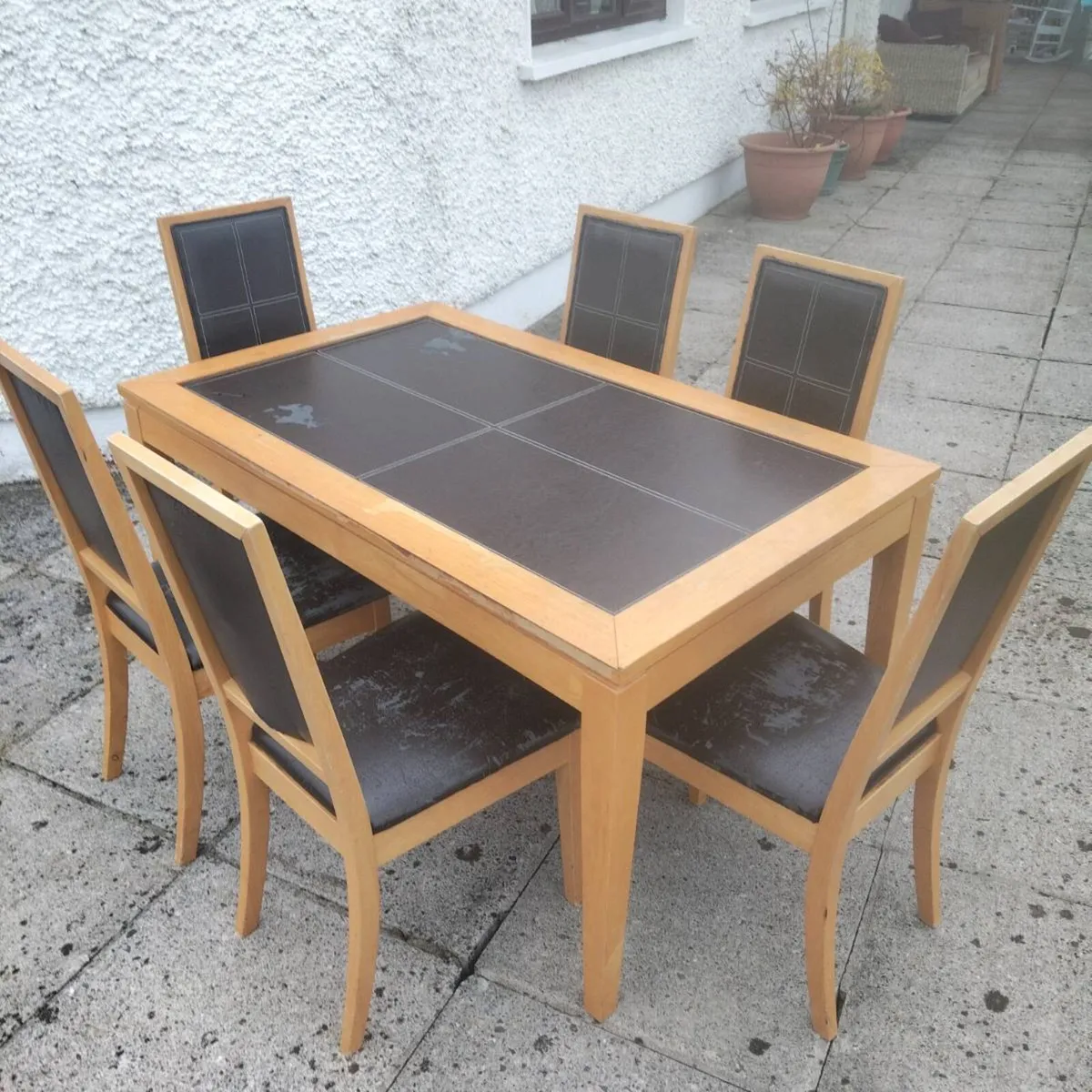 Table and chairs - Image 3