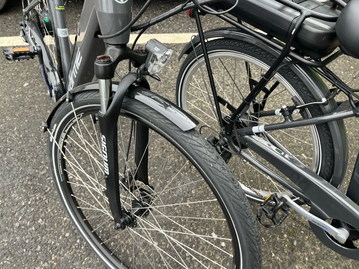 His and Hers E Bikes NEW - Image 4