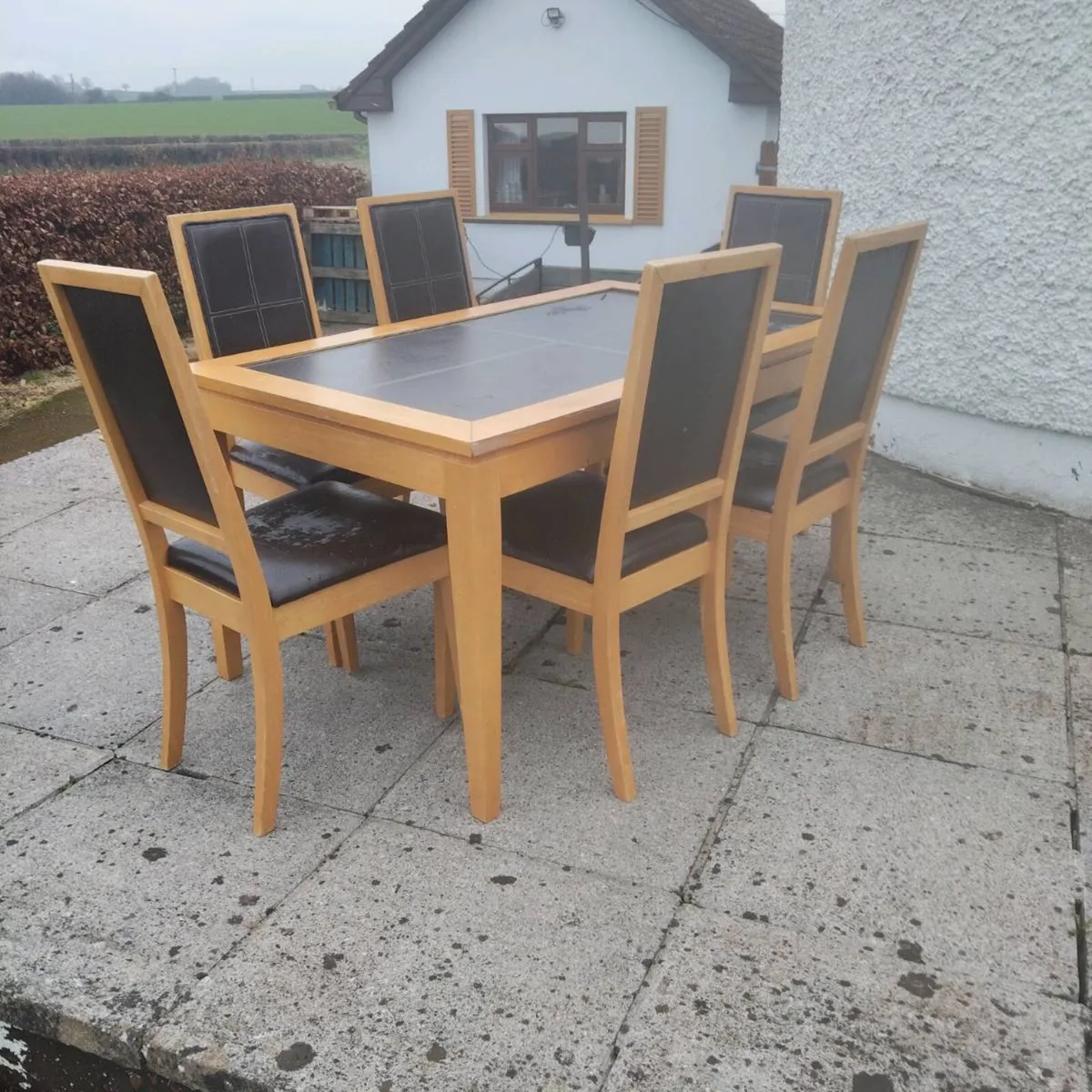Table and chairs - Image 4
