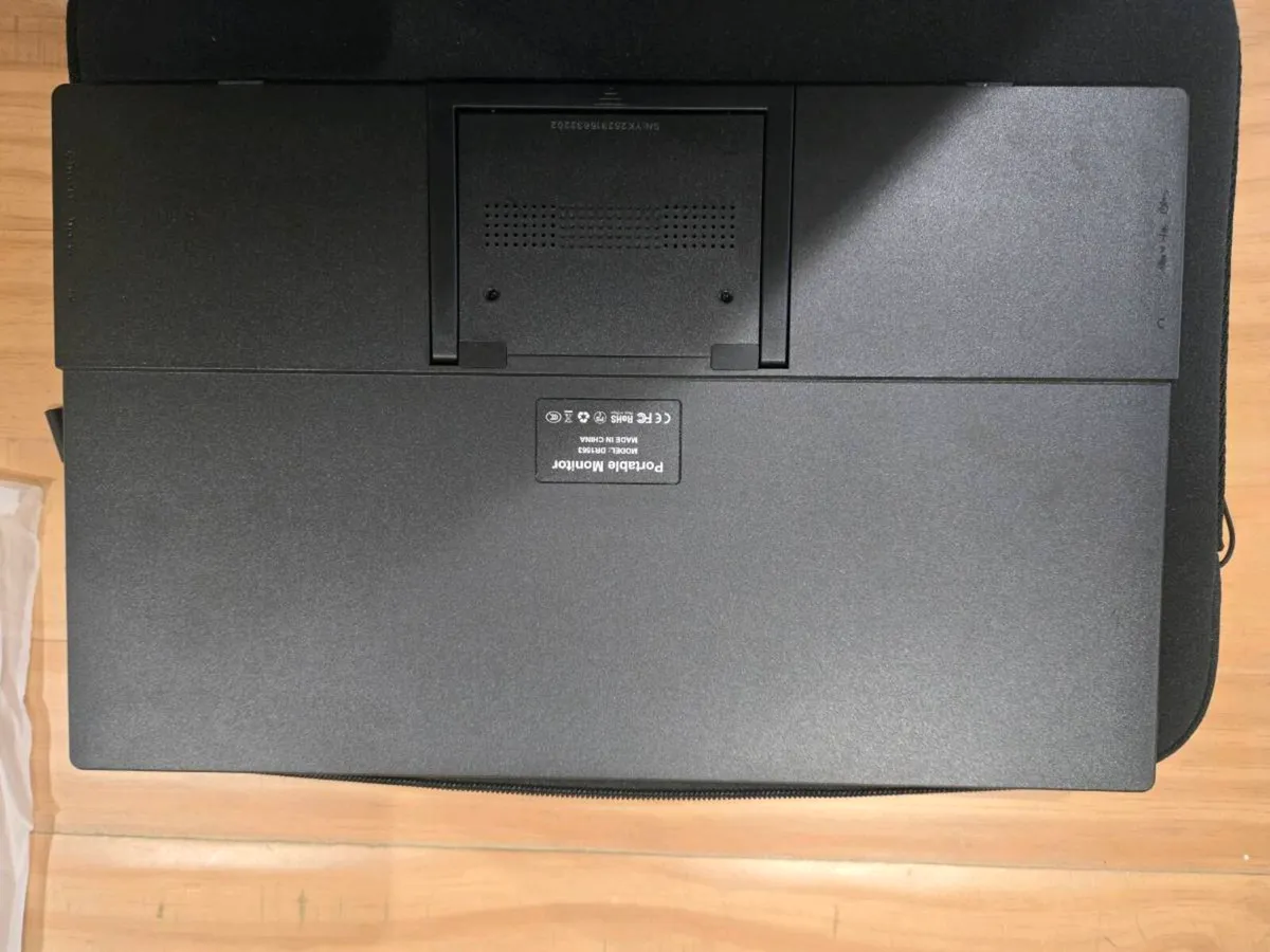 Portable Monitor 15.6” – USB-C / HDMI – With Case - Image 2