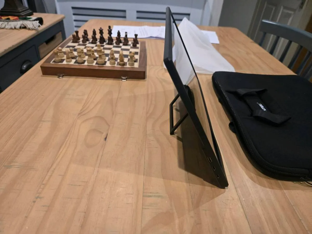 Portable Monitor 15.6” – USB-C / HDMI – With Case - Image 3