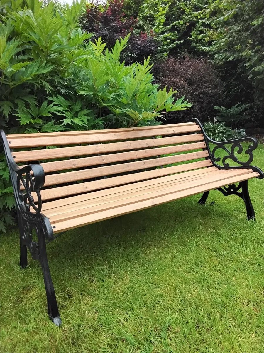 Cast iron and oak garden bench - Image 1