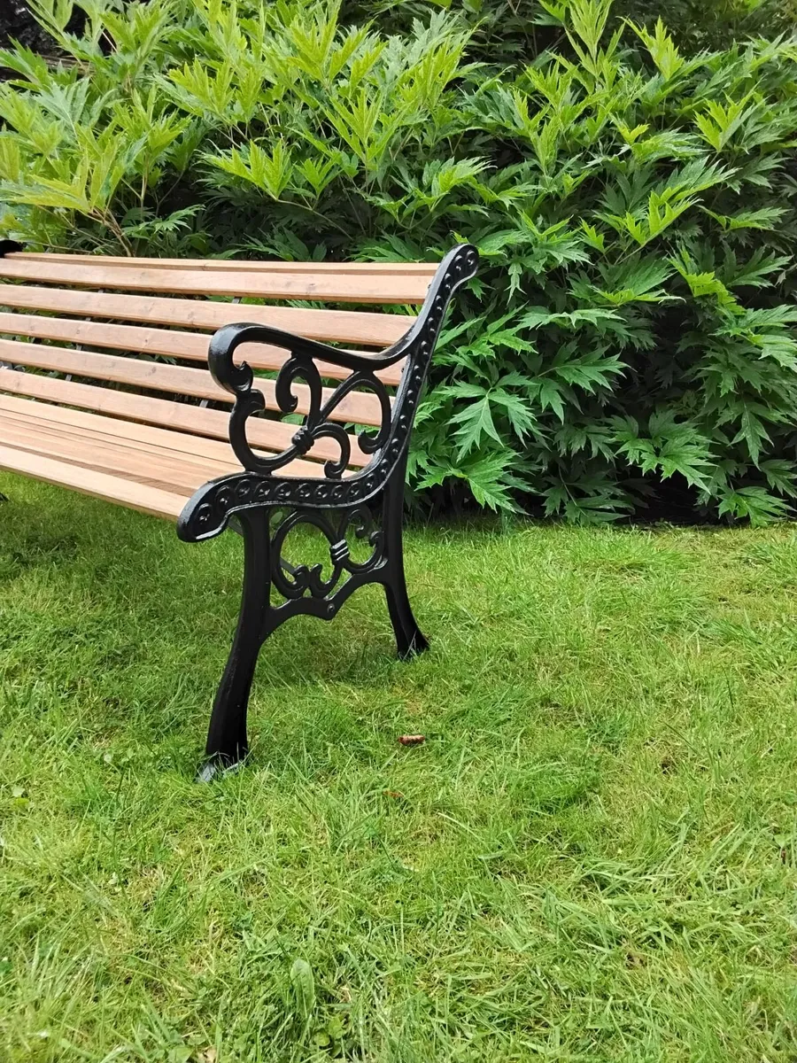 Cast iron and oak garden bench - Image 3