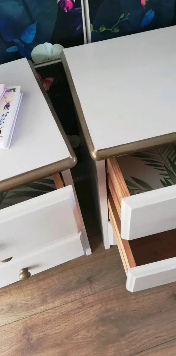 Dressing table set & mirrors and matching lockers - Image 3