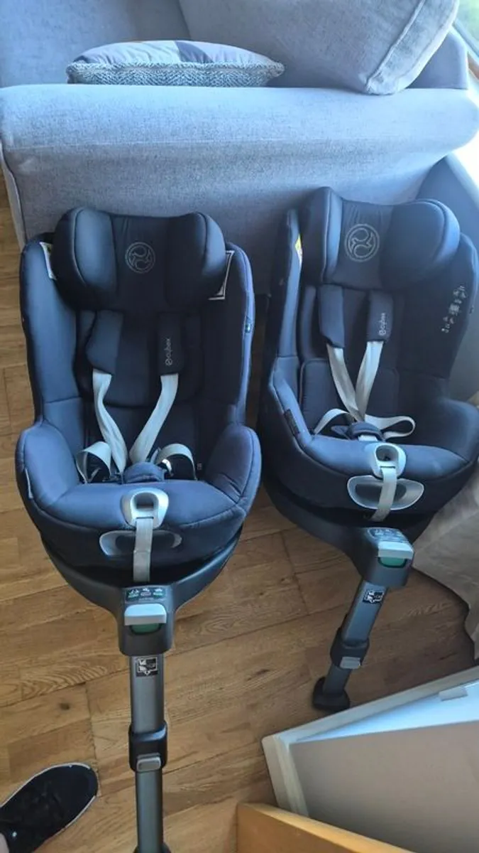 Cybex  Sirona  T i size car seat - Image 1