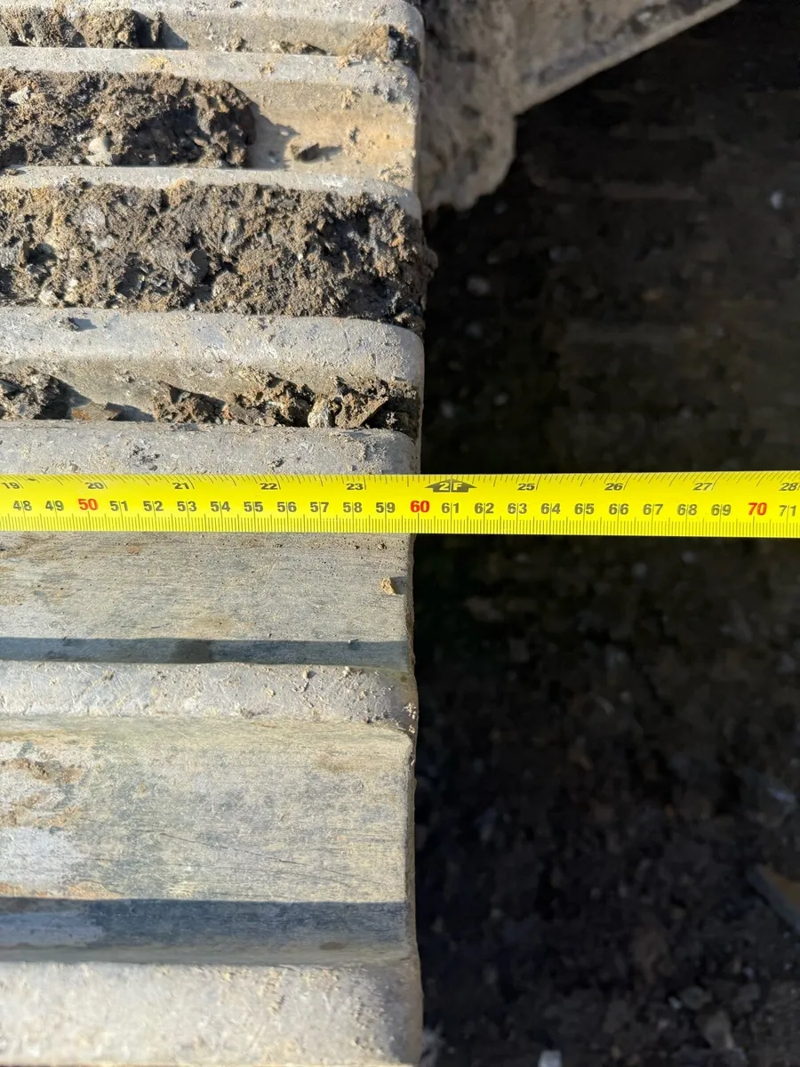 600mm track pads and chains - Image 4