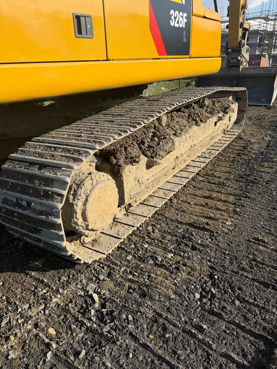 600mm track pads and chains - Image 1