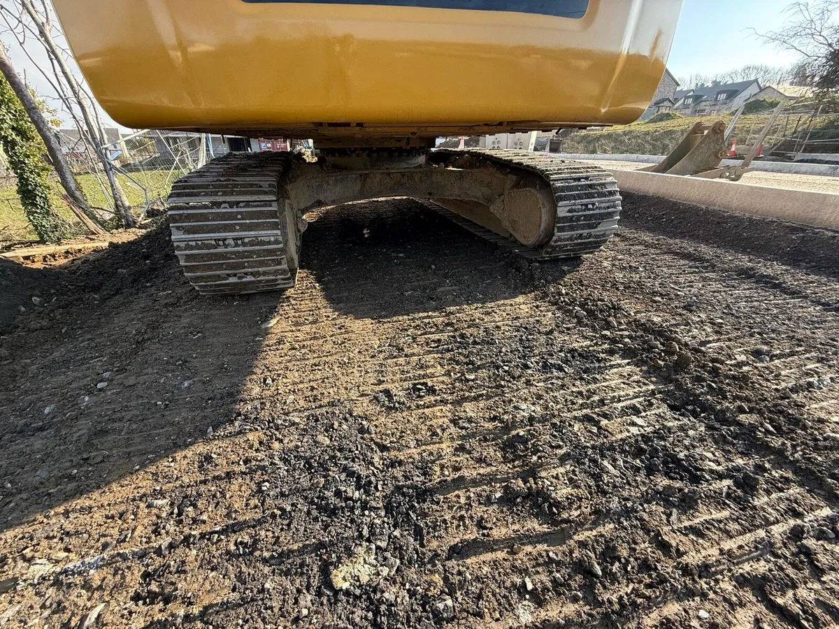 600mm track pads and chains - Image 2