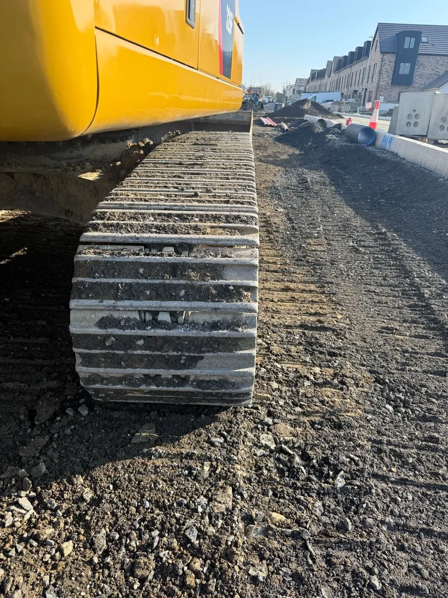 600mm track pads and chains - Image 3