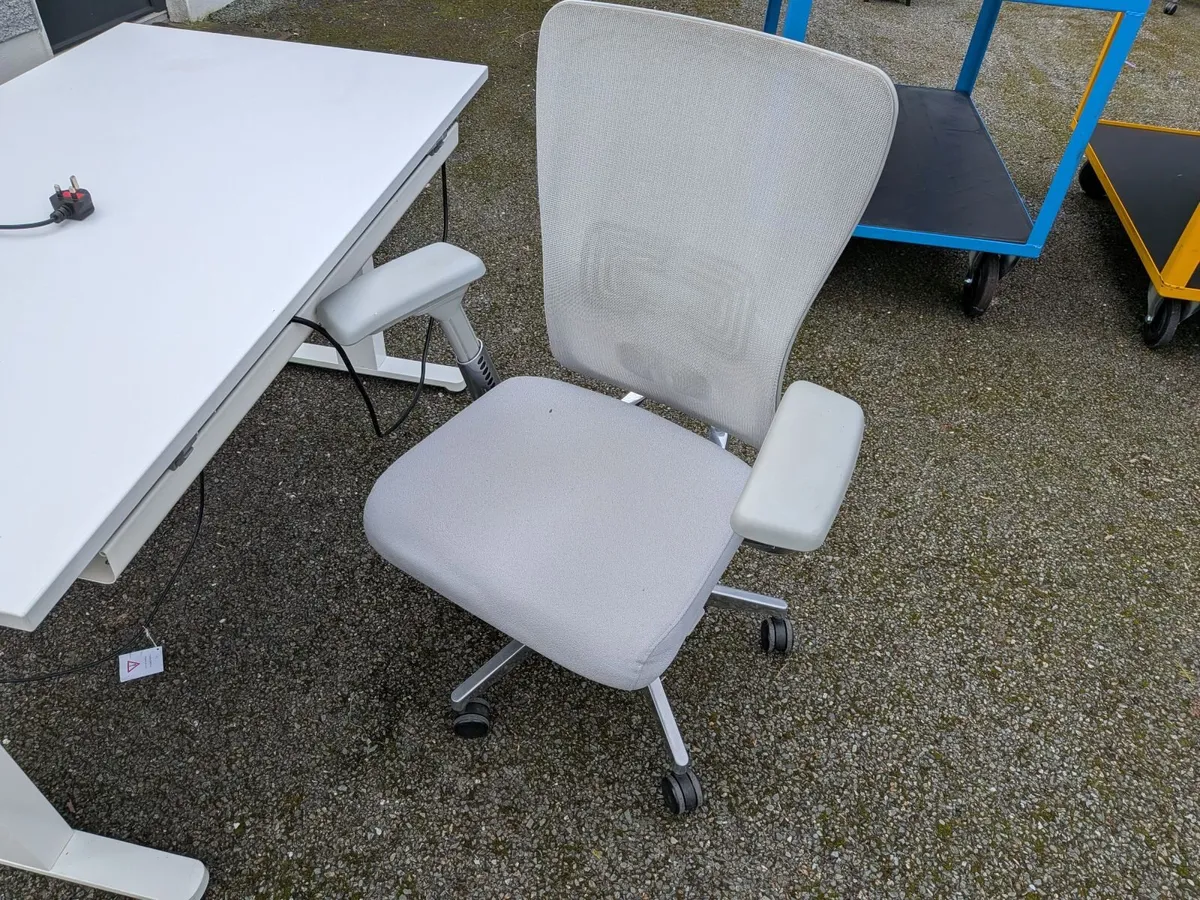 Sit/Stand electric desk and chair - Image 4