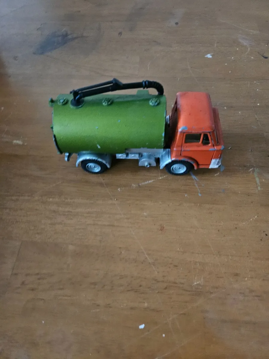 Dinky 1970's Ford Model D Road Sweeper - Image 4