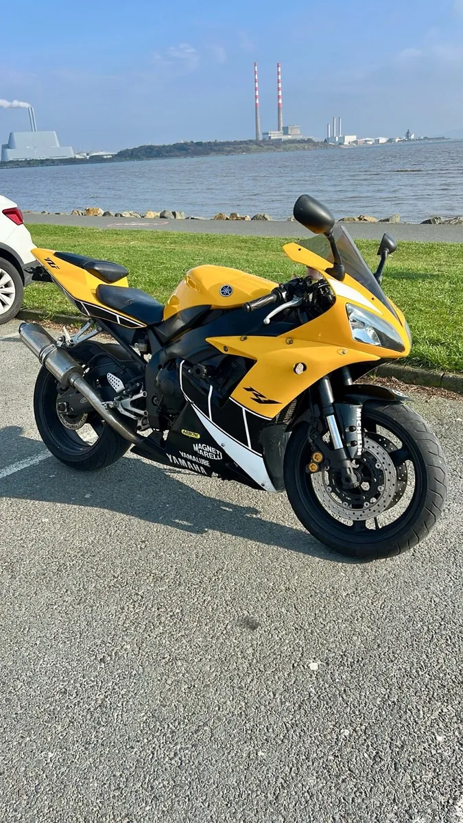 2002 Yamaha R1 - Image 1