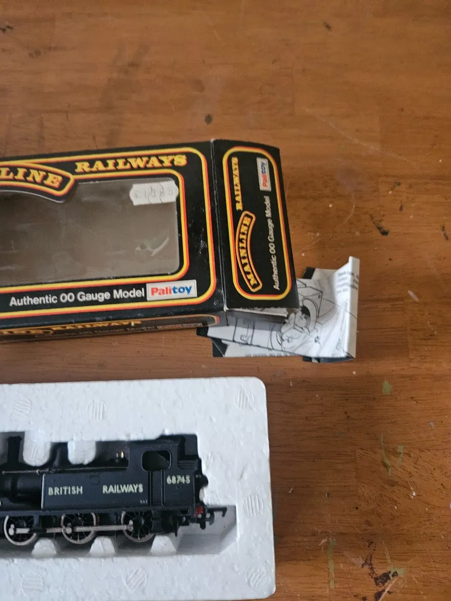 Hornby Mainline OO Gauge Tank Engine - Image 3