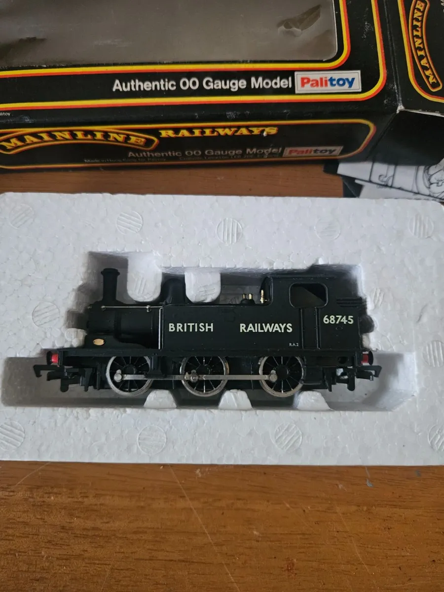 Hornby Mainline OO Gauge Tank Engine - Image 2