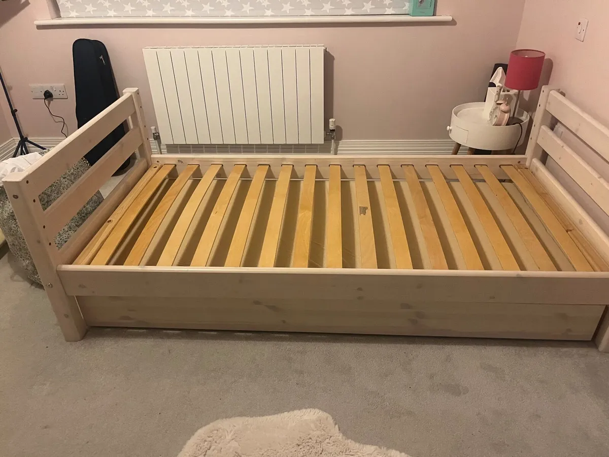 Flexa single bed with pull out bed - Image 2