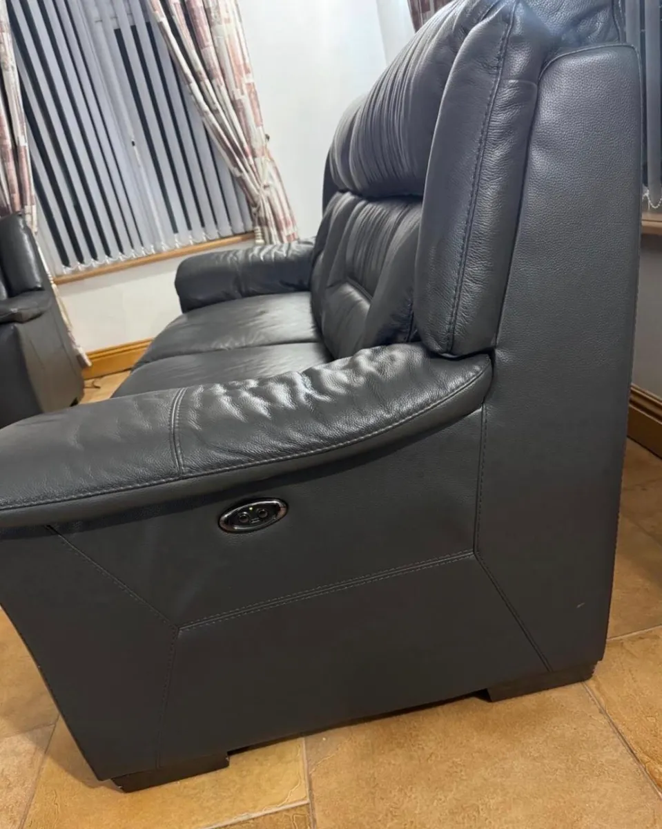 Electric Recliner 3 seater sofa - Image 3