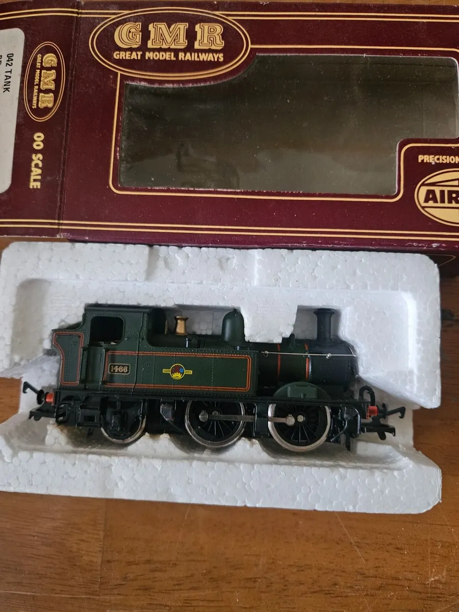 Hornby Airfix OO Gauge Tank Engine - Image 2