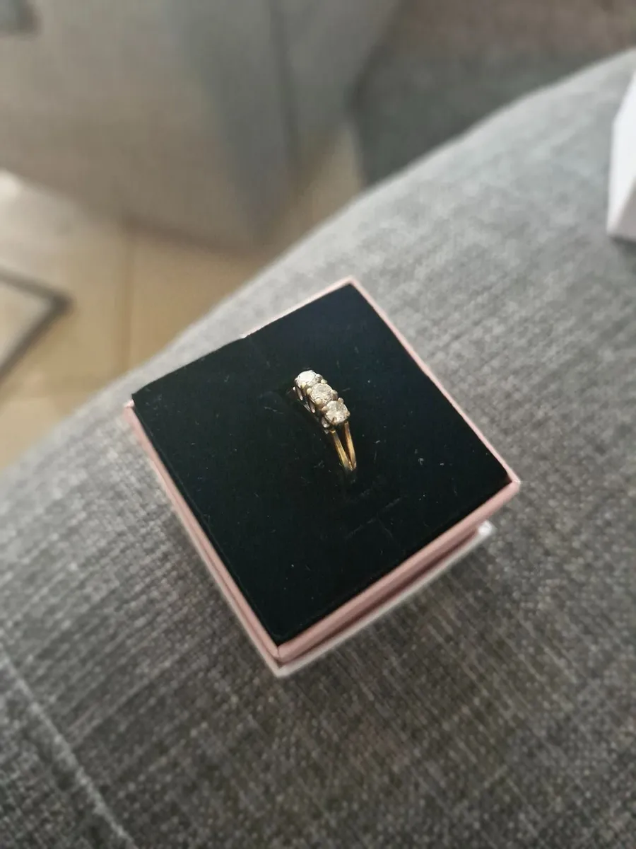 Engagement ring - Image 1