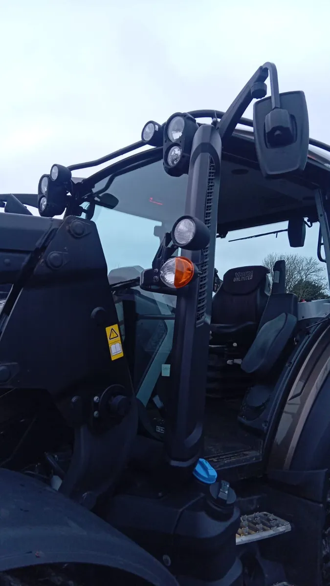 Valtra G125 - Image 4